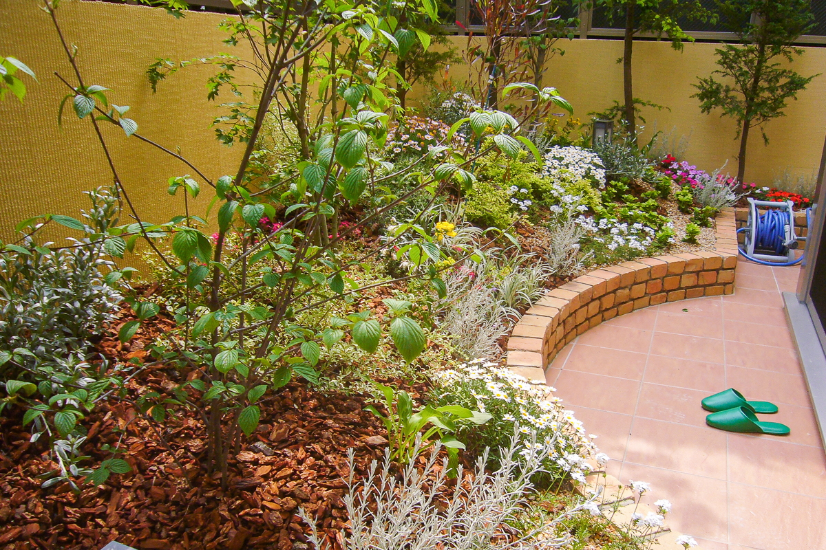 ガーデニングが楽しくなるおしゃれなデザインのお庭。 ガーデンデザイン。