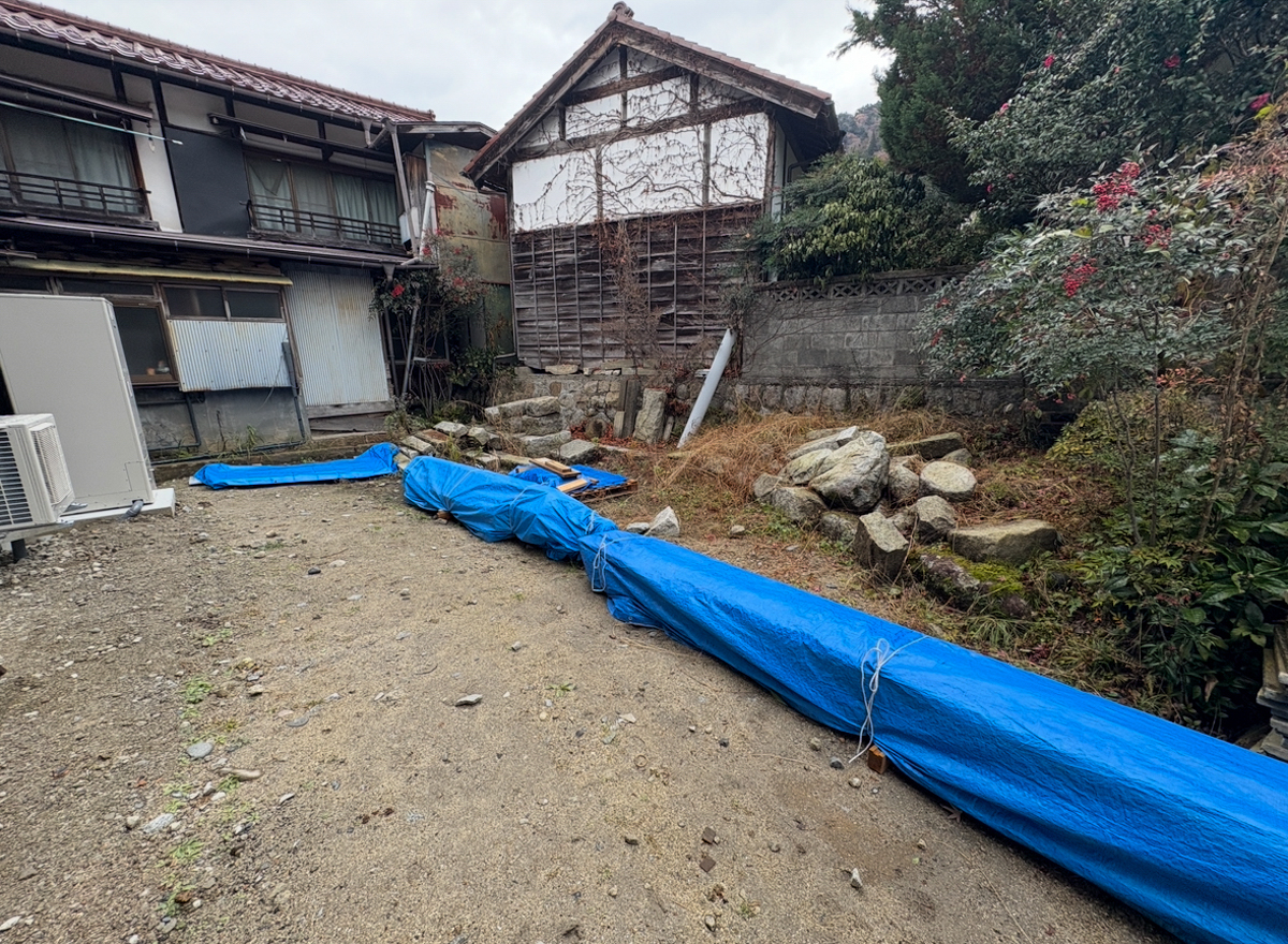 物置 before