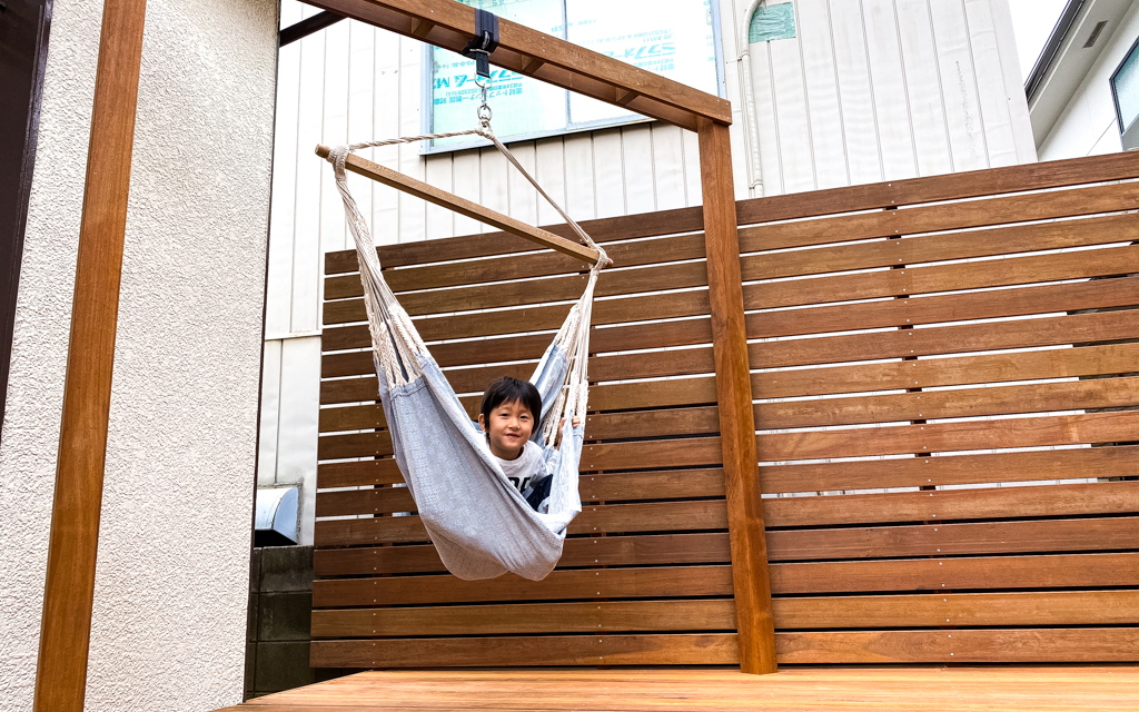 子供たちに大人気のハンモックのお庭